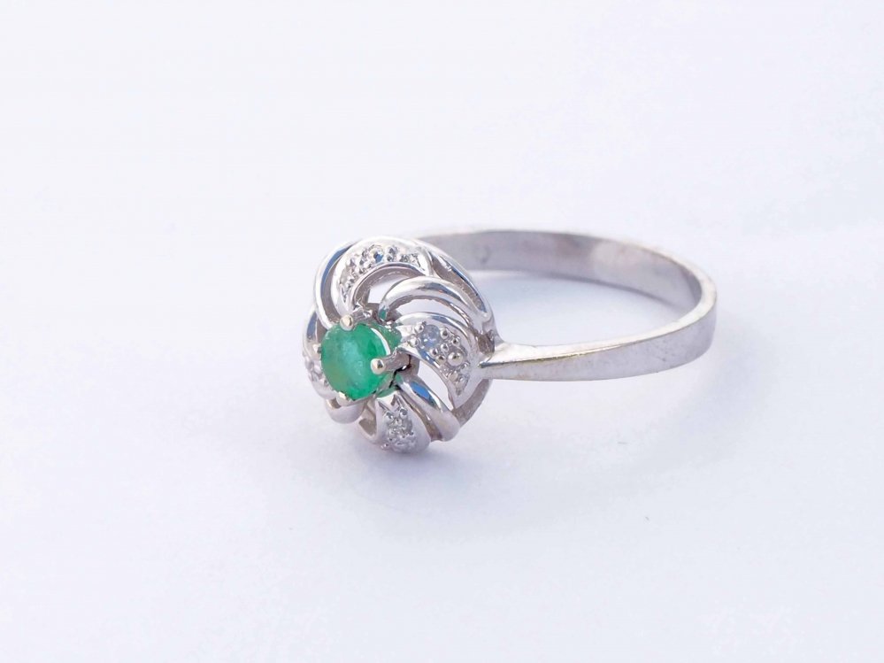 Antieke ringen - Witgouden ring smaragd