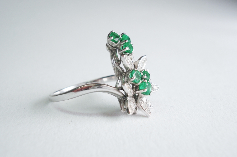 Antieke ringen -  Witgouden ring briljant smaragdjes