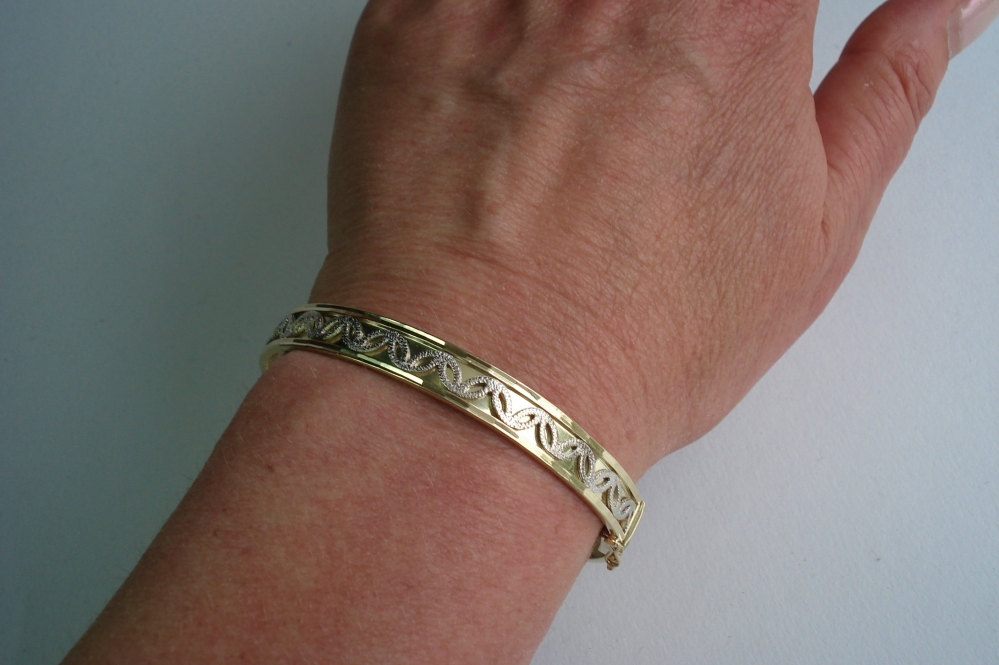 Kettingen en Armbanden - Verkocht Geelgouden armband met witgoud motief