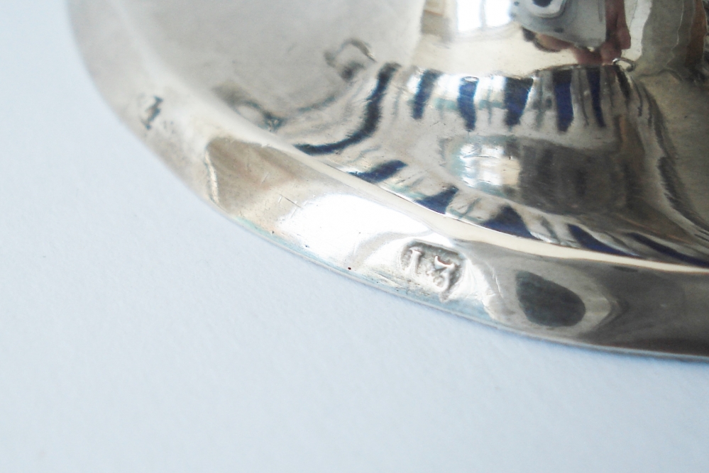 Antiek zilver overig - Zilveren zoutvat met blauw glas