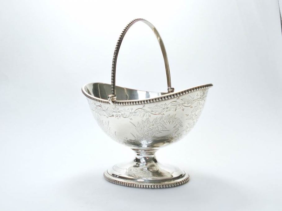 Antiek zilver overig - Zilveren bakje  met hengsel