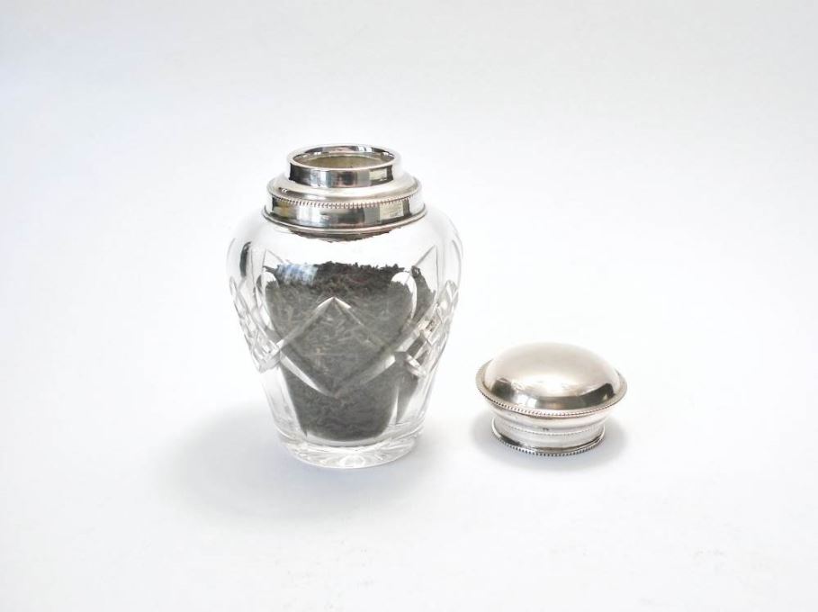 Antiek zilver overig - Kristallen theebus met zilveren dop