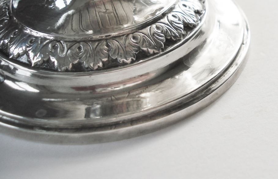 Antiek zilver overig - Zilveren bakje met hengsel en blauw glas