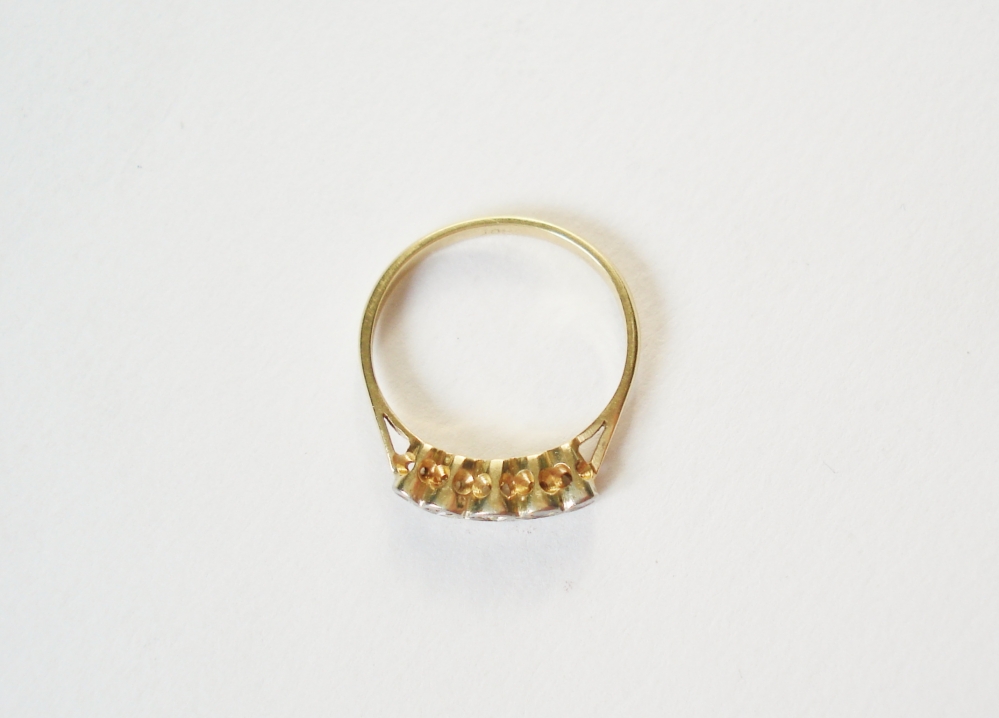 Antieke ringen - Verkocht 20er jaren ring met diamantjes
