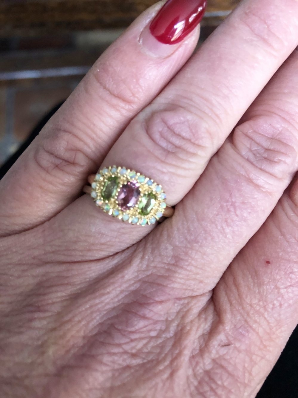 Antieke ringen - Geelgouden ring pastelkleuren.
