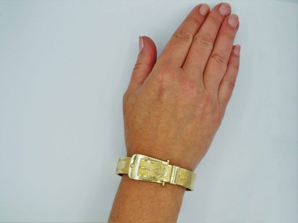 Kettingen en Armbanden - Brede gouden armband gesp