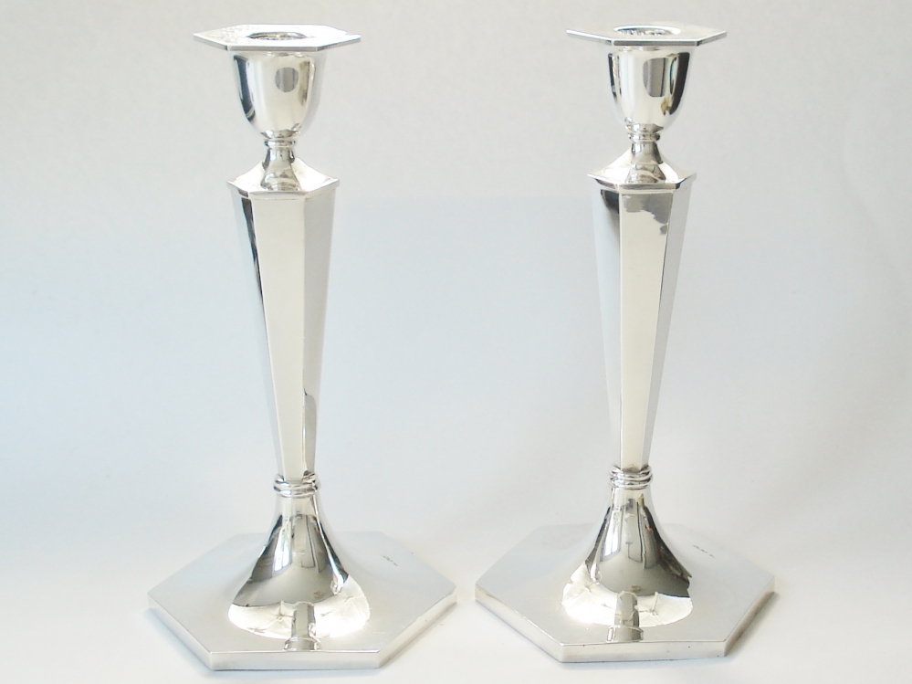 Zilveren Kandelaars - Verkocht Paar kandelaars zilver met strakke zeskantige voet