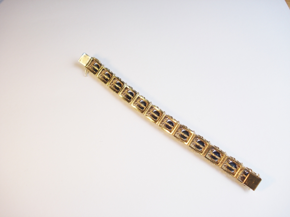 Kettingen en Armbanden - Verkocht Gouden armband met lapis lazuli
