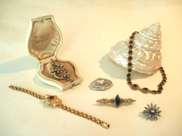 Diverse antieke sieraden Zeist