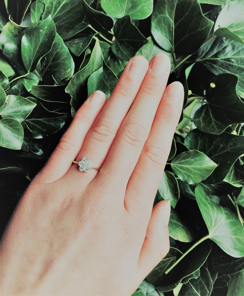 Antieke ringen - Verkocht Geelgouden entourage ring diamant