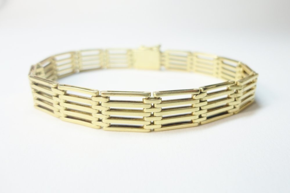 Kettingen en Armbanden - Verkocht Gouden schakelarmband spijltjes