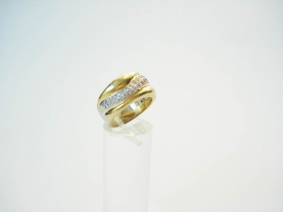 Antieke ringen - Brede gouden ring met briljanten