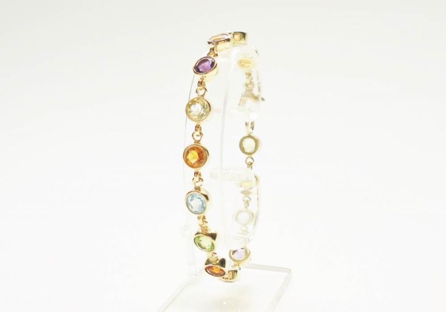 Kettingen en Armbanden - Moderne gouden armband met kleurige edelstenen.