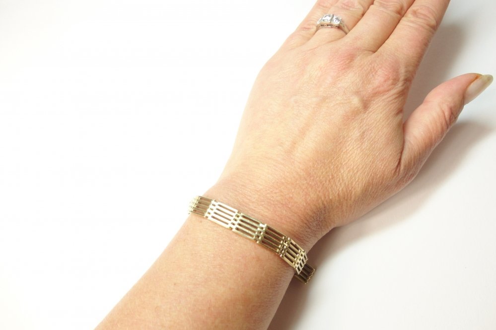 Kettingen en Armbanden - Verkocht Gouden schakelarmband spijltjes