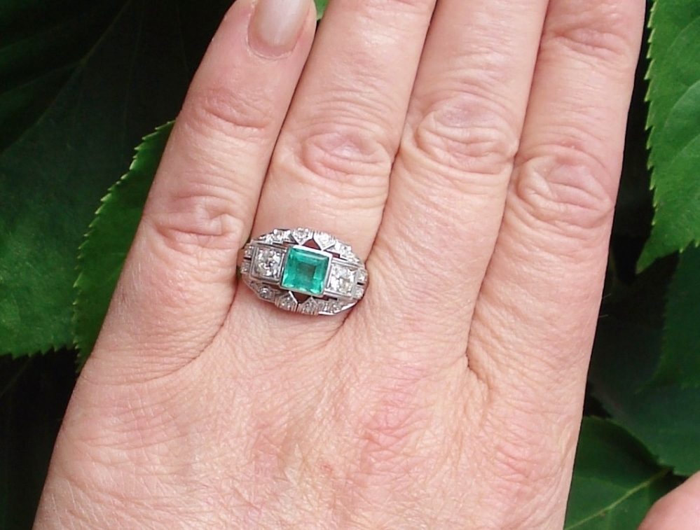 Antieke ringen - Verkocht Platina ring smaragd Art Deco