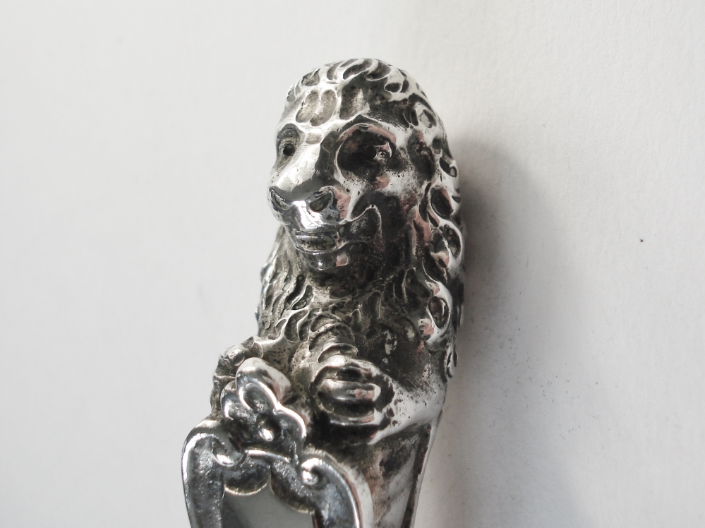 Zilver bestek - antiek zilveren mes leeuw