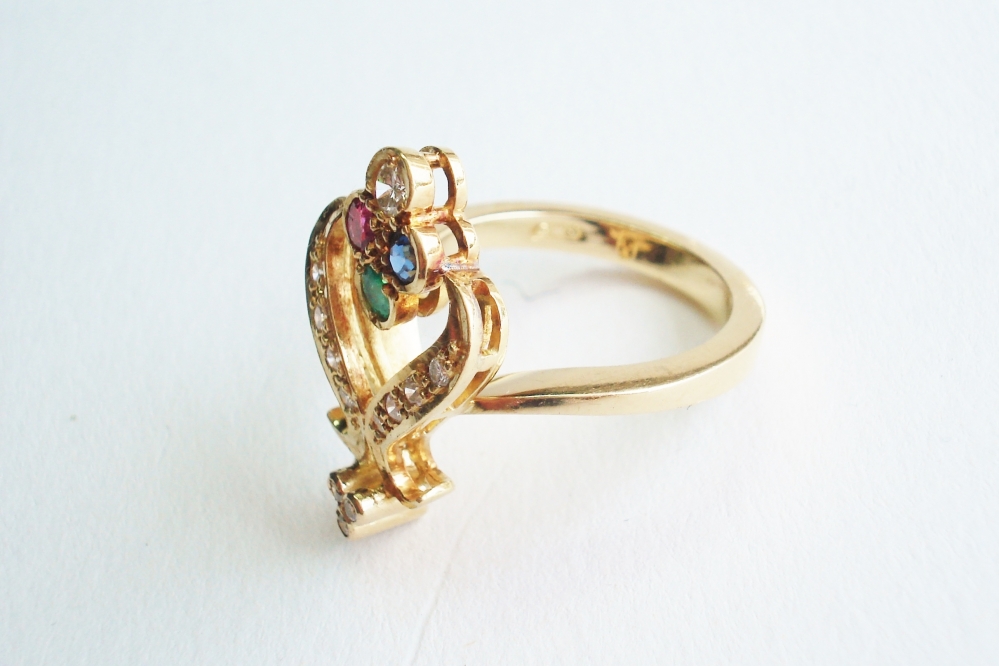 Antieke ringen - Geelgouden ring robijn saffier smaragd