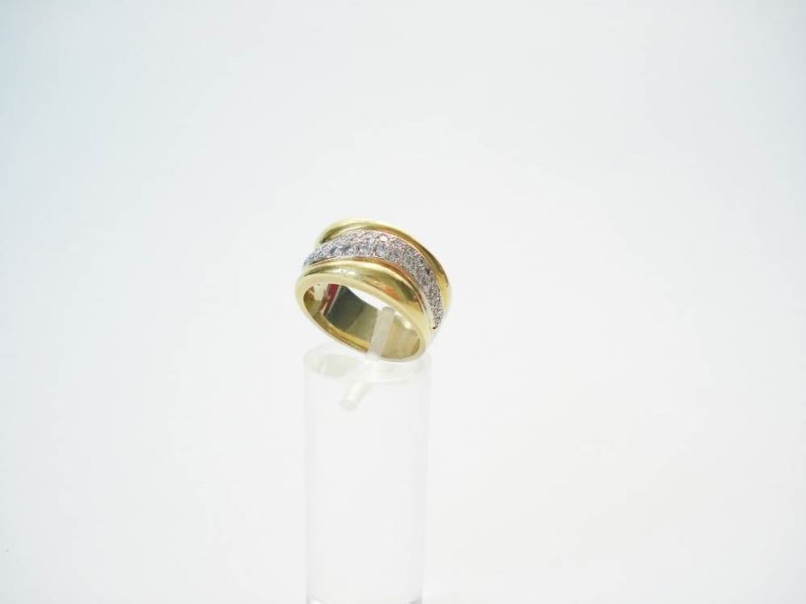 Antieke ringen - Brede gouden ring met briljanten