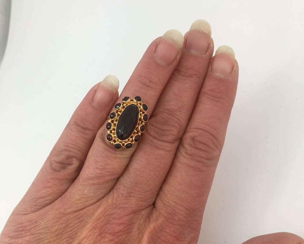 Antieke ringen - verkocht Geelgouden ring granaat