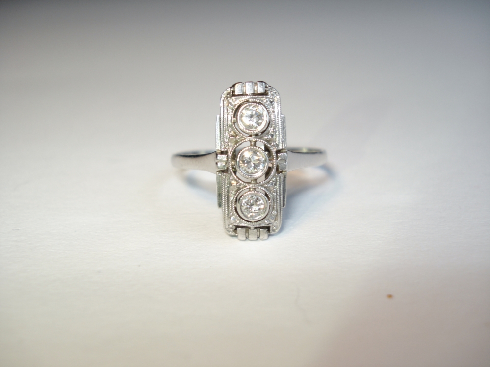 Antieke ringen - Verkocht Witgouden ring Art Deco