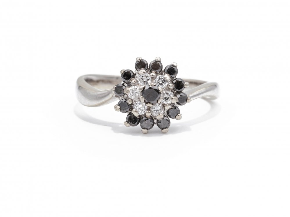 Antieke ringen - Witgouden ring met zwarte diamanten