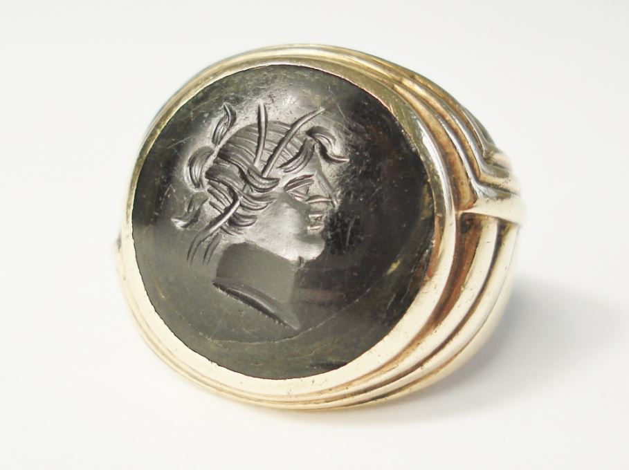 Antieke ringen - Geelgouden zegelring  Romeinse kop