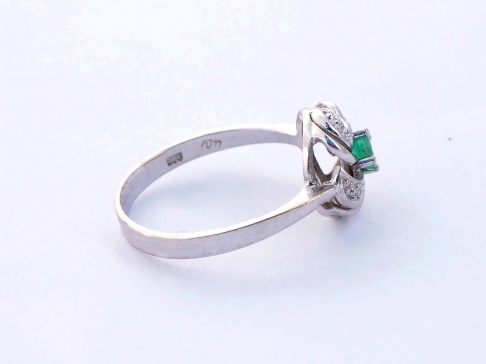 Antieke ringen - Witgouden ring smaragd