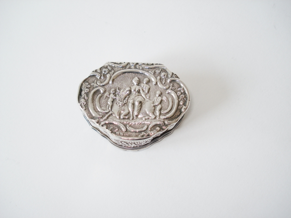 Antiek zilver overig - Verkocht Zilveren snuifdoosje 18e eeuw